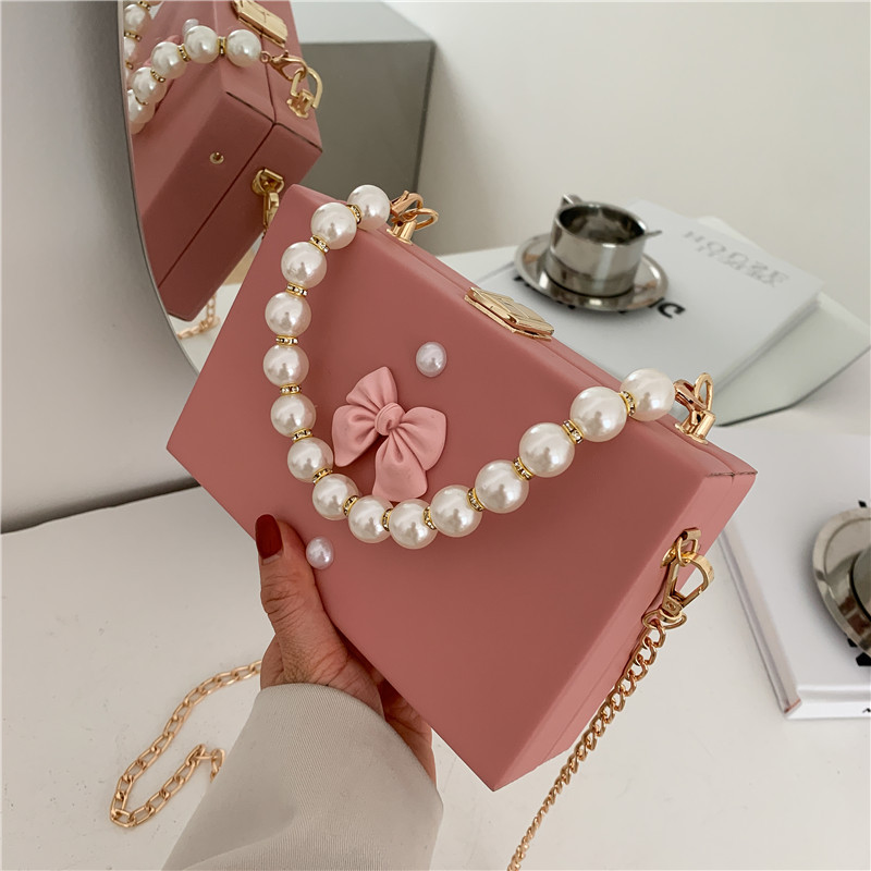 جنطة نسائية بجودة عالية وتصميم عصري