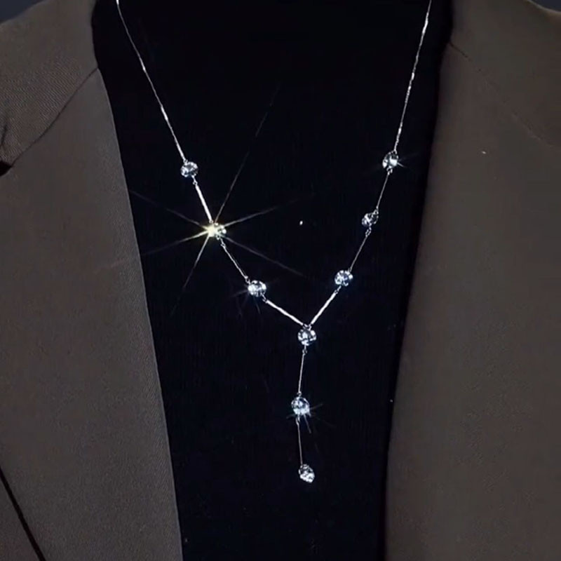 قلادة نسائية من اللؤلؤ راقية وانيقة